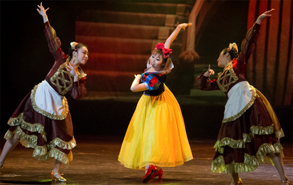 这部以经典童话《白雪公主》为蓝本的儿童杂技剧,既有舞蹈的动感和